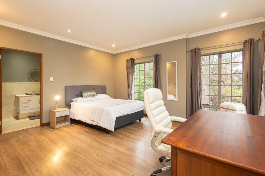 5 Bedroom Property for Sale in Vierlanden Western Cape